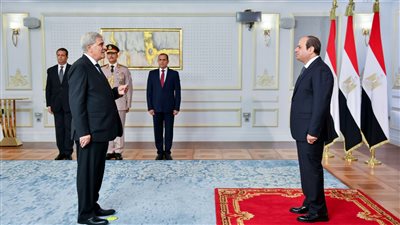 السيسي يشهد أداء عدلي عبد الفتاح اليمين الدستورية رئيسا لهيئة النيابة الإدارية.. ويمنح السابق وسام الجمهورية | صور