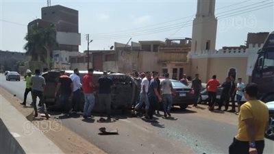 توقف طريق طنطا-المحلة بسبب تصادم سيارتين بالغربية | صور