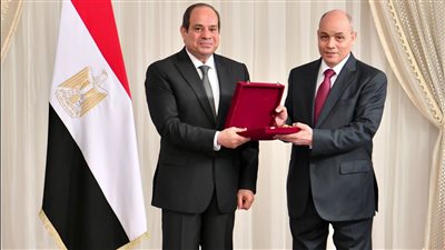 شاهد.. لحظة أداء عدلى عبد الفتاح زايد اليمين الدستورية رئيسا لهيئة النيابة الإدارية ومنح السابق وسام الجمهورية