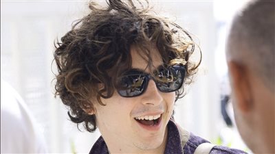 تيموثي شالامي يصل مهرجان فينيسيا للمشاركة في المسابقة الرسمية بفيلم Bones and All.. صور