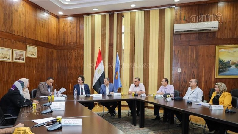 اجتماع رئيس جامعة