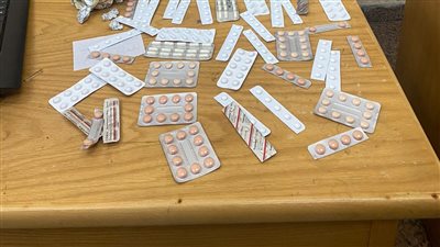 جمارك مطار القاهرة تحبط محاولتي تهريب أقراص الترامادول المخدرة