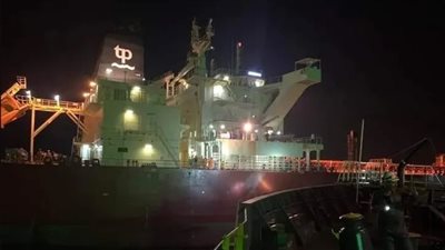 نجاح تعويم السفينة الجانحة بقناة السويس.. وحركة الملاحة آمنة