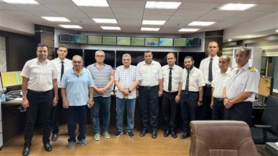 أسامة ربيع: عطل فني وراء جنوح السفينة.. و5 قاطرات وقسم الإنقاذ تمكنوا من تعويمها