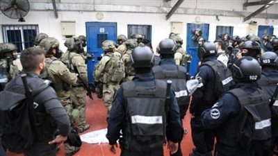 1200 أسير فلسطيني يستعدون لبدء معركة الأمعاء الخاوية.. اليوم