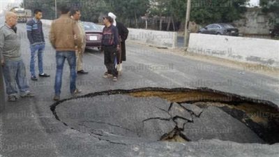 ردم هبوط أرضي بشارع الوحدة في الجيزة