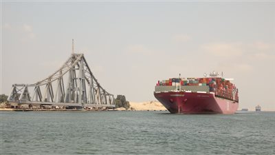 الفريق أسامة ربيع: قناة السويس تشهد عبور 57 سفينة بحمولات 3.4 ملايين طن