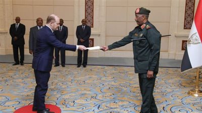  البرهان يرحب بالسفير الأمريكي: تعزيز للعلاقات بين الخرطوم وواشنطن