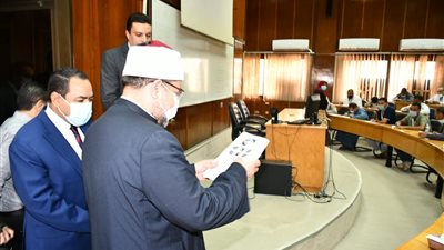 وزير الأوقاف ورئيس المركزي للتنظيم والإدارة يتفقدان اختبارات وظائف الأئمة والعمال