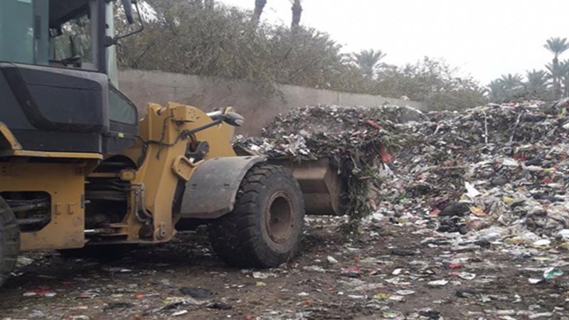 رفع مخلفات في حملة