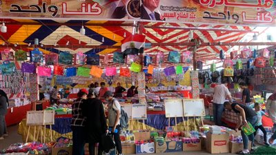  بخصومات تصل لـ50 %.. مدير أمن بورسعيد يفتتح معرض أهلًا مدارس |صور 