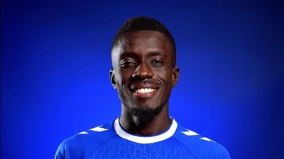 إيفرتون يستعيد نجمه من باريس سان جيرمان 