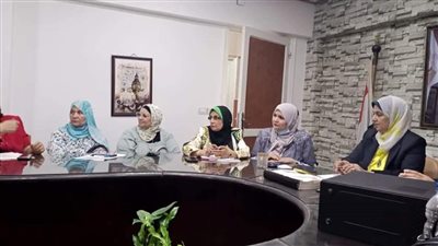 وكلية تعليم الجيزة تلتقي موجهي المواد الدراسية استعداداُ للعام الجديد|صور