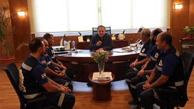 رئيس هيئة الإسعاف يكرم عددا من الأطقم المتميزة ويوجه بصرف مكافاة مالية لهم
