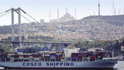 جنوح سفينة قادمة من أوكرانيا يغلق مضيق البوسفور 