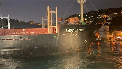 عودة الملاحة لمضيق البوسفور بعد تعويم سفينة الحبوب الجانحة | فيديو