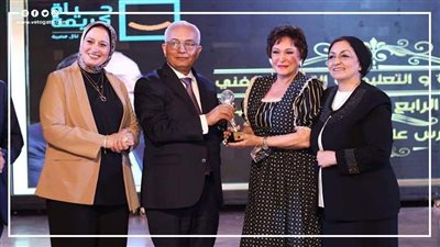 سبقها مصطفى خاطر.. القصة الكاملة لتكريم لبلبة من وزير التربية والتعليم| فيديوجراف