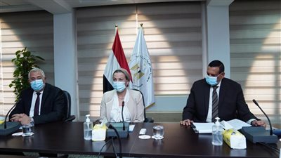 وزيرة البيئة تستعرض خطة مواجهة نوبات تلوث الهواء الحادة 2022