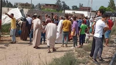 مصرع وإصابة 14 راكبا فى تصادم قطار بميكروباص بالشرقية | صور