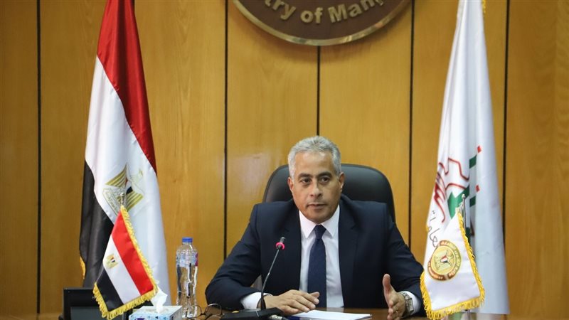 حسن شحاته وزير القوى
