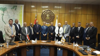 وزيرا قطاع الأعمال والقوى العاملة في لقاء موسع مع ممثلي العمال