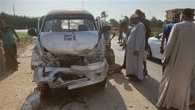 جميعهم من أسرة واحدة.. إصابة 6 أشخاص في تصادم سيارتين بطريق أهناسيا بني سويف