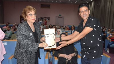 سميحة أيوب وسميرة عبدالعزيز يلتقيا شباب المسرح بمكتبة مصر الجديدة | صور