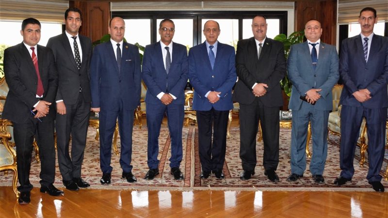 وزير الطيران خلال