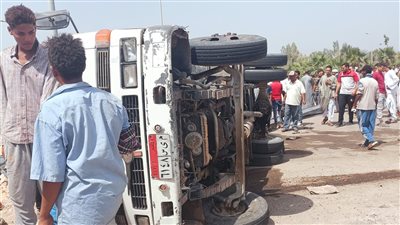 حالتا وفاة و31 مصابا بحادث انقلاب سيارة عمال في سوهاج