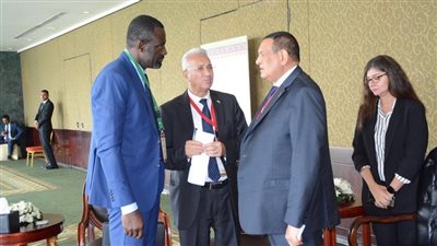 وزير التنمية المحلية يلتقي سفير بعثة الاتحاد الأفريقي بالقاهرة 