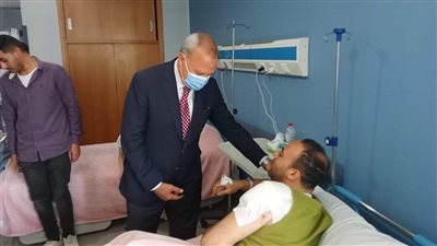 محافظ القليوبية يزور رئيس مباحث القناطر بعد إصابته بطلق ناري أثناء مطاردته مع تجار مخدرات 