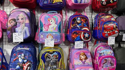 خصم 30% وضمان عام كامل.. أسعار الحقائب بمعرض أهلا مدارس | فيديو وصور 