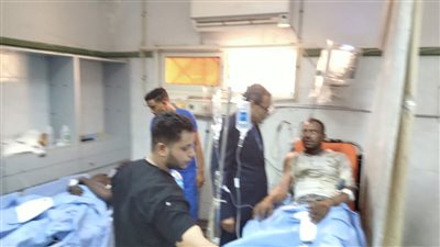 رئيس جامعة سوهاج يتابع مصابي حادث طريق اخميم بالمستشفي الجامعي| صور 