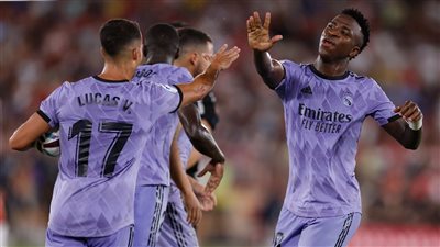 بنزيما يقود هجوم ريال مدريد أمام بيتيس في الدوري الإسباني