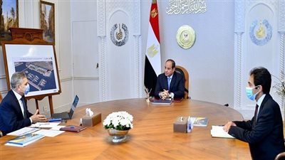  أسامه ربيع:حفر قناة السويس الجديدة والتطوير المستمر للقناة ورفع كفائتها عزز من قدرات القناة كمحور عالمي للتجارة ودعم الاقتصاد الوطني للدولة حيث حققت القناة أرقام ومعدلات قياسية غير مسبوقة في تاريخها