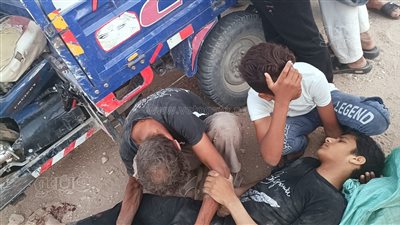 مصرع عاملين وإصابة 31 في حادث أخميم.. المحافظ ورئيس جامعة سوهاج يزوران المصابين.. وإعادة حركة السير