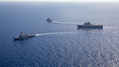 القوات البحرية المصرية والأمريكية تنفذ تدريبًا بنطاق الأسطول الشمالي