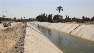 محافظ الجيزة يكلف رئيس مدينة كرداسة برفع المخلفات الملقاة على جانبي الترع والمصارف