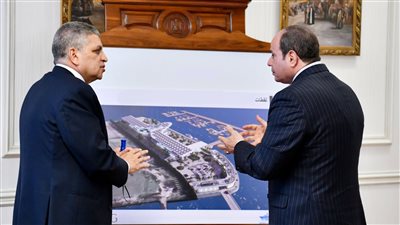 شاهد.. السيسي يطلع على معدلات حركة الملاحة بقناة السويس خلال 2021-2022