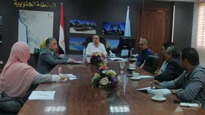 نائب محافظ القاهرة تناقش تطوير مدينة الرخام والجرانيت في شق الثعبان