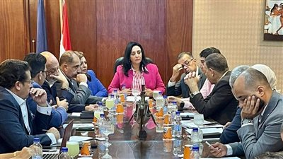 السياحة والآثار والنقل تناقشان استغلال الأماكن المحيطة بمحطات القطار السريع