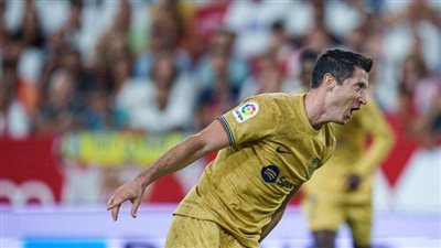 ليفاندوفسكي يدخل قائمة الكبار بعد تألقه مع برشلونة في الليجا 