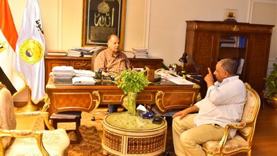 محافظ أسيوط: التوسع في معارض أهلا مدارس لبيع المستلزمات المدرسية بأسعار مخفضة 