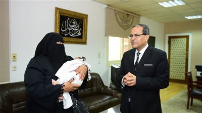 جامعة سوهاج تستجيب لعلاج طفلة مصابة بعيب خلقي نادر بالجمجمة