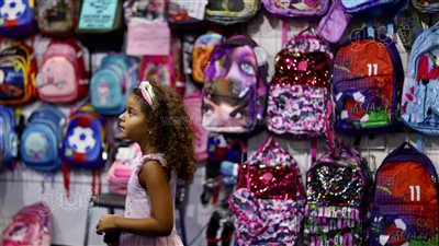 فرَّح أولادك.. “أهلا مدارس” يجذب العائلات لشراء مستلزمات الدراسة | فيديو وصور