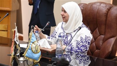 نائب محافظ مطروح تناقش المشروعات الخضراء والذكية | صور