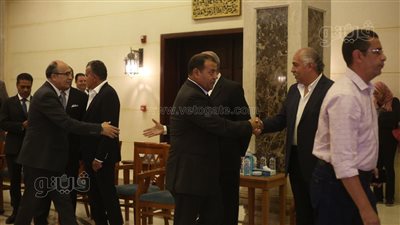 الكاتب الصحفي عصام كامل يشارك في عزاء شقيقة محمود الخطيب بمسجد المشير طنطاوي