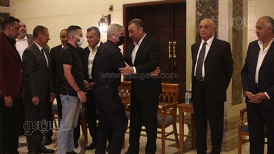 إكرامي وأحمد حسن وفاروق جعفر في عزاء شقيقة محمود الخطيب |فيديو وصور 