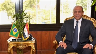 وزير الطيران يبحث مع السفير البرازيلي تعزيز التعاون في مجال النقل الجوي