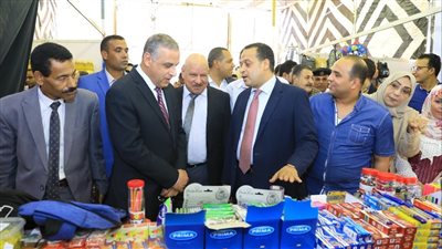 محافظ سوهاج يفتتح معرض 